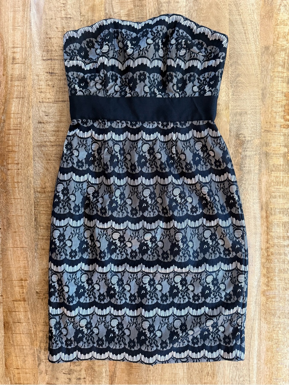 White House Black Market Size 2 Black Lace Strapless Bustier Cocktail Dress